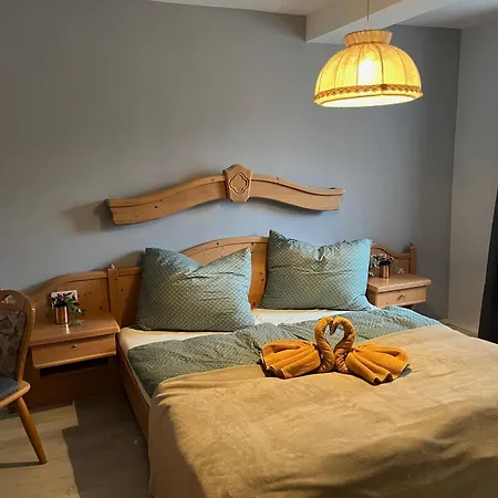 Edlinger בית הארחה 3*